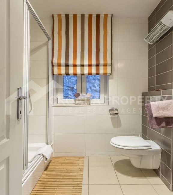 apartment in the city centre with terrace split (13)