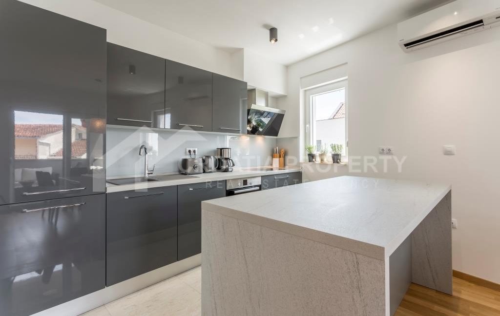 capacious apartment by the beach podstrana - 3639 (13)