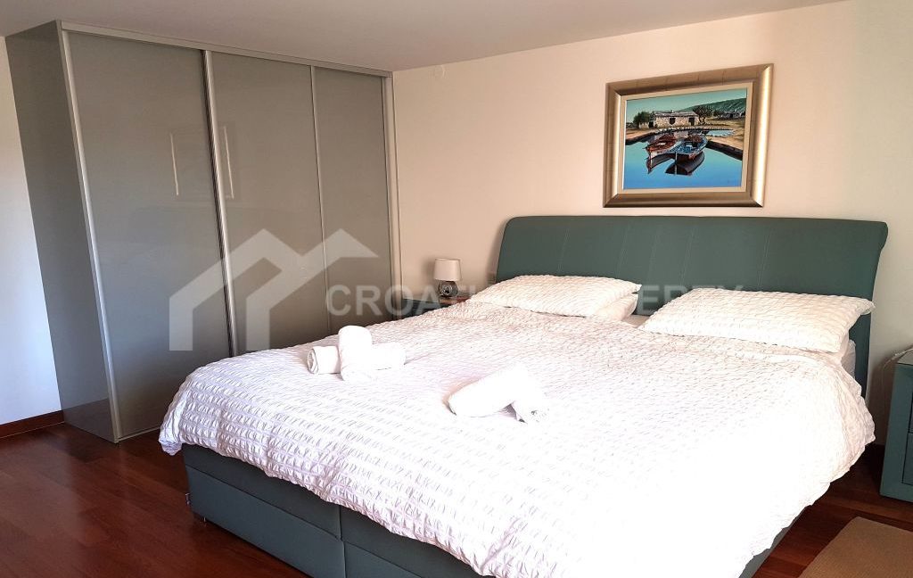 commodius furnished apartment in the centre split (9)