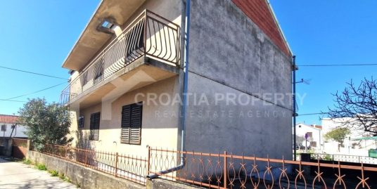 Freistehendes Haus in Strandnähe Pirovac