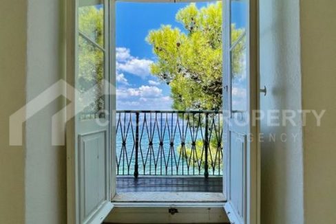 exclusive first row to the sea plot brac - 3672 (1)