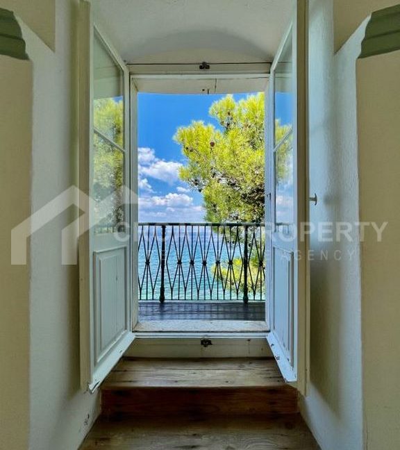 exclusive first row to the sea plot brac - 3672 (1)