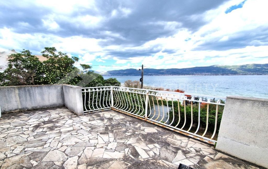 first row detached house ciovo (1)