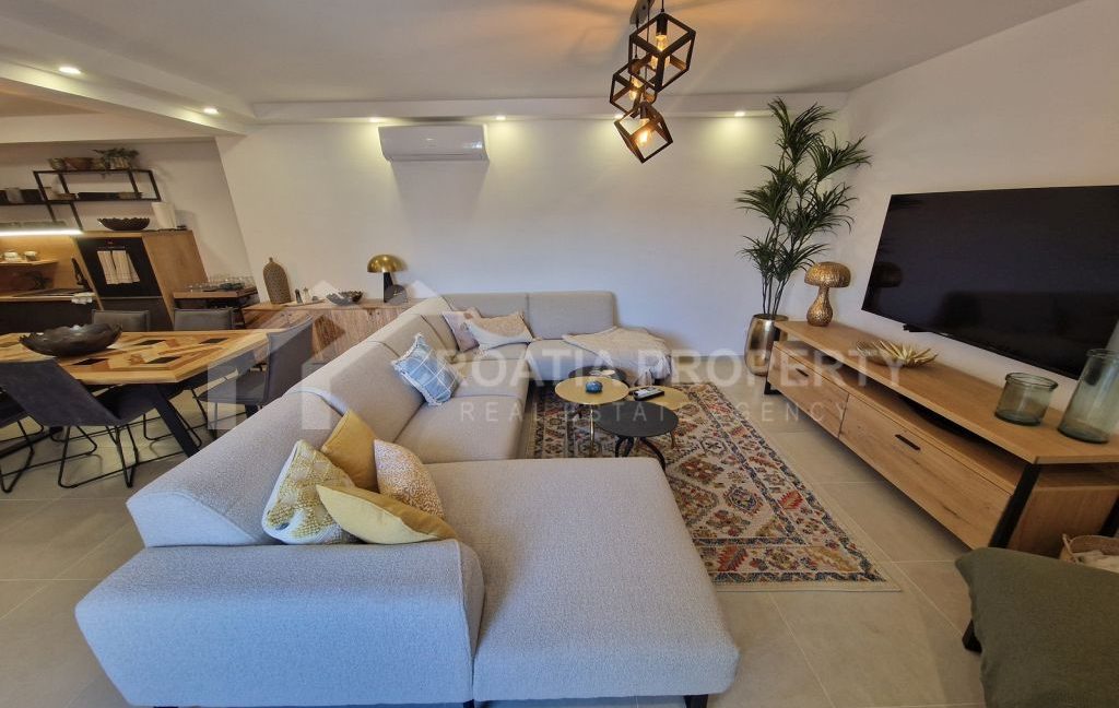 furnished seaside apartment with pool ciovo (1)