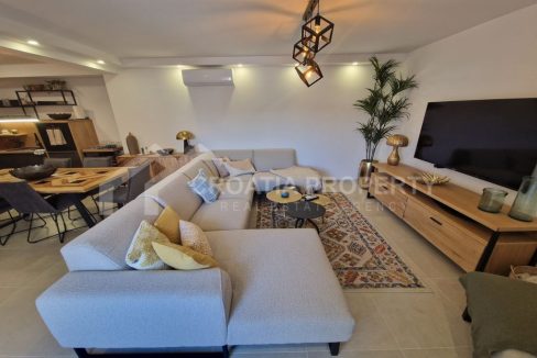 furnished seaside apartment with pool ciovo - 3656 (1)