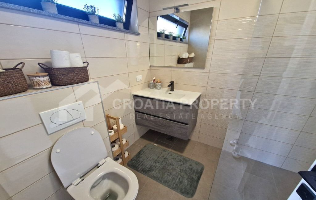 furnished seaside apartment with pool ciovo (12)