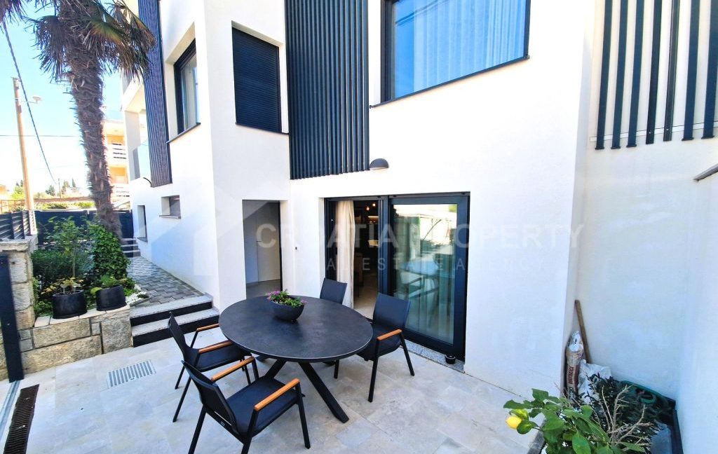 furnished seaside apartment with pool ciovo (14)