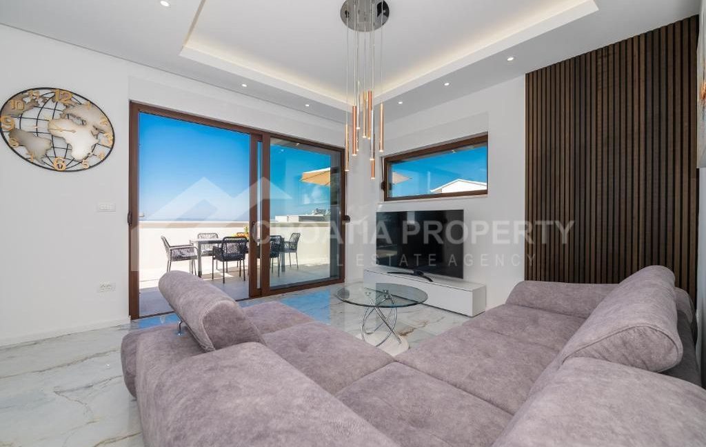 hillside villa with pool (1)