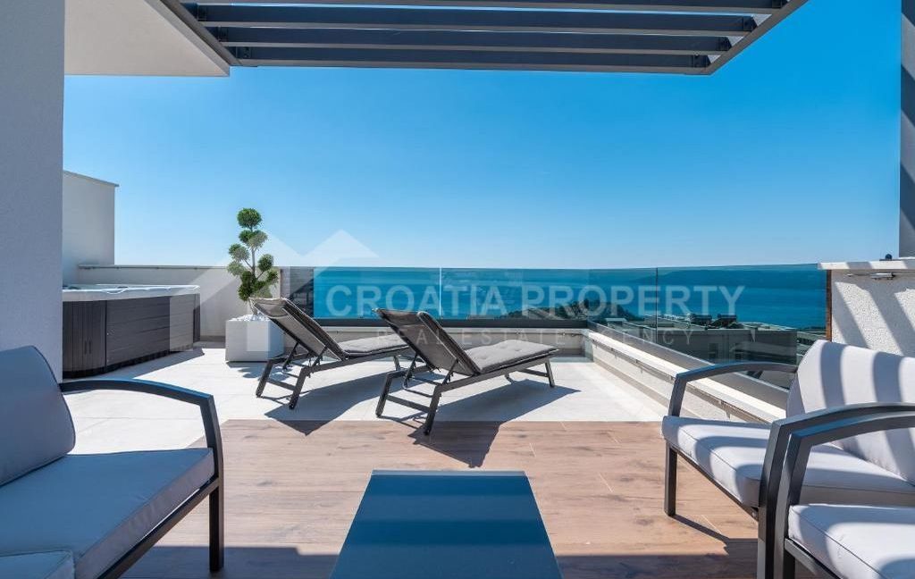 hillside villa with pool (10)