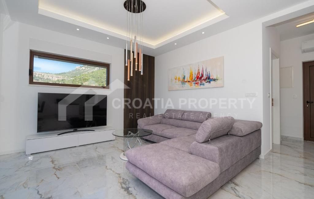 hillside villa with pool (3)