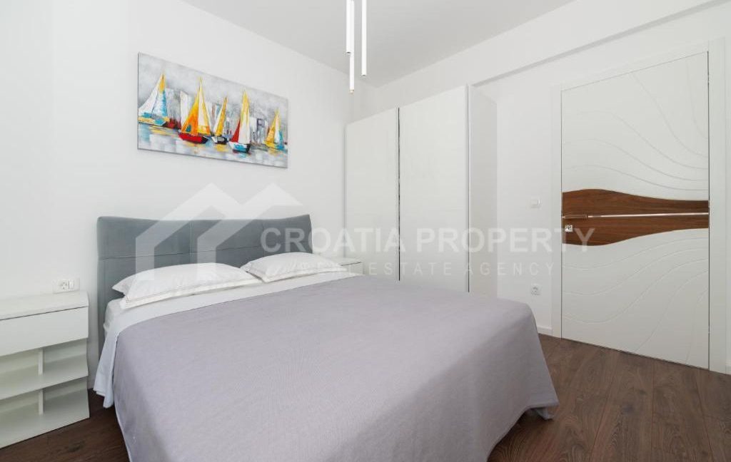 hillside villa with pool (5)