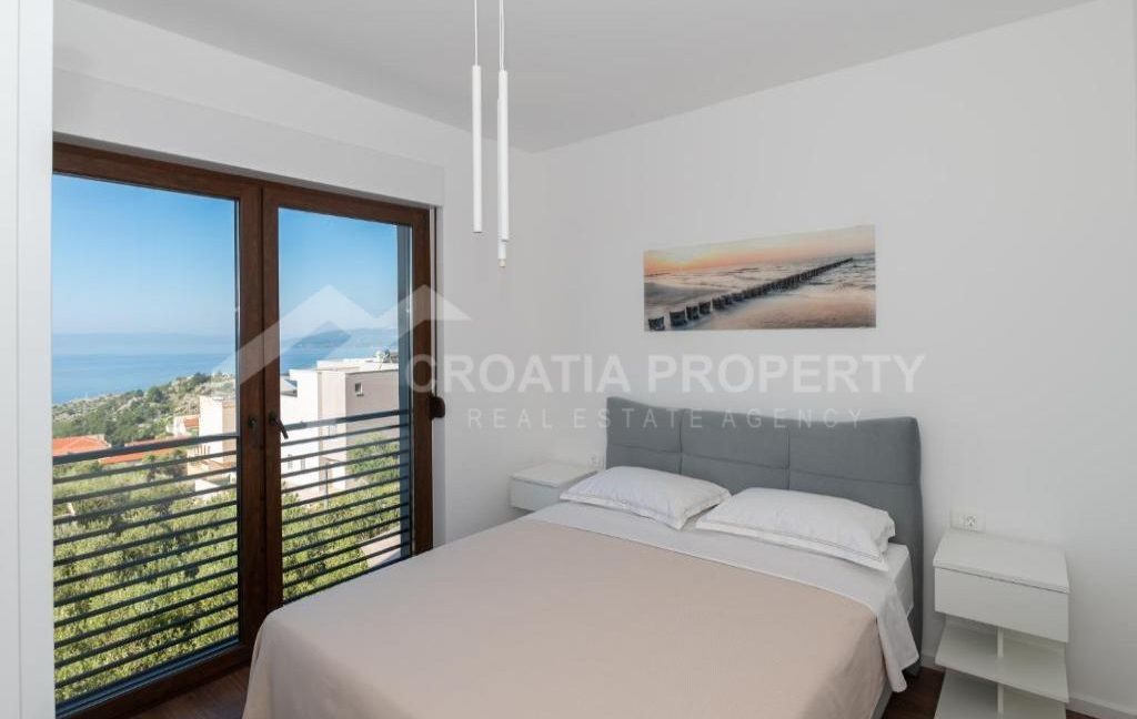 hillside villa with pool (6)