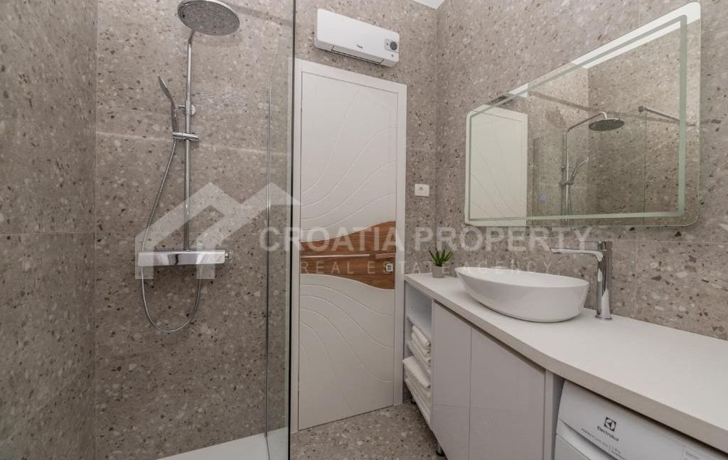 hillside villa with pool (7)