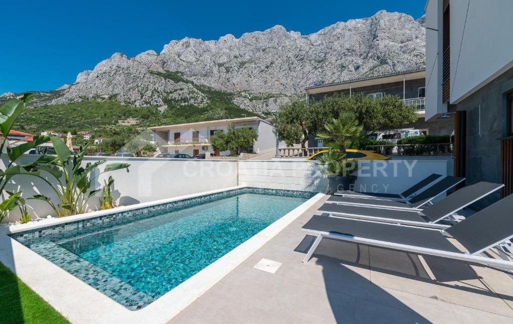 hillside villa with pool (8)