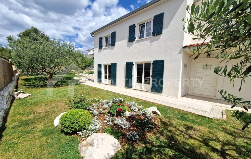 mediterranean style house with cultivated garden ciovo - 3680 (1)