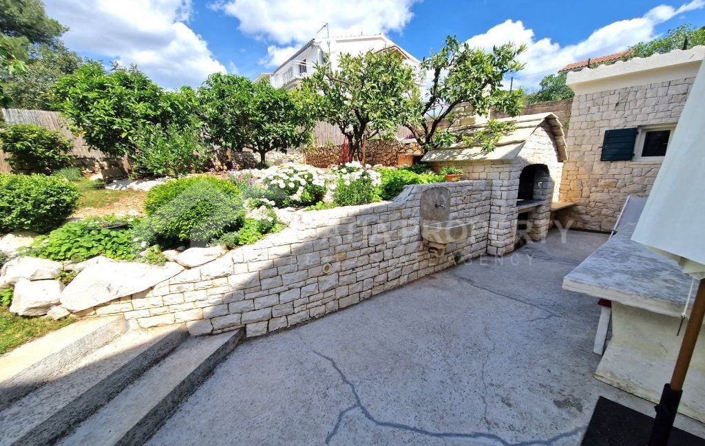 mediterranean style house with cultivated garden ciovo - 3680 (2)