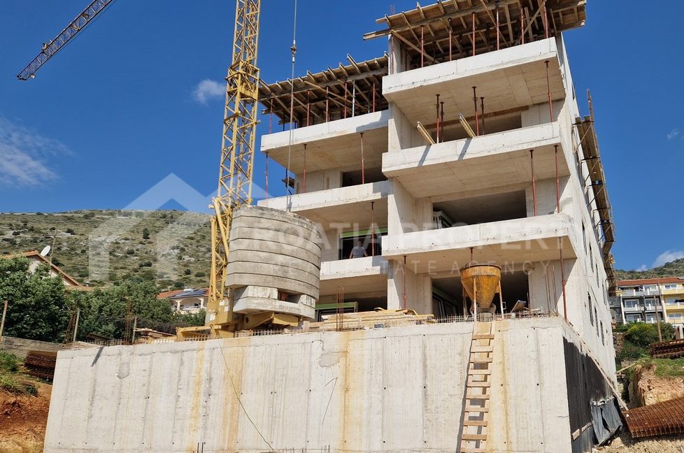 new groundfloor apartment with garden seget (1)