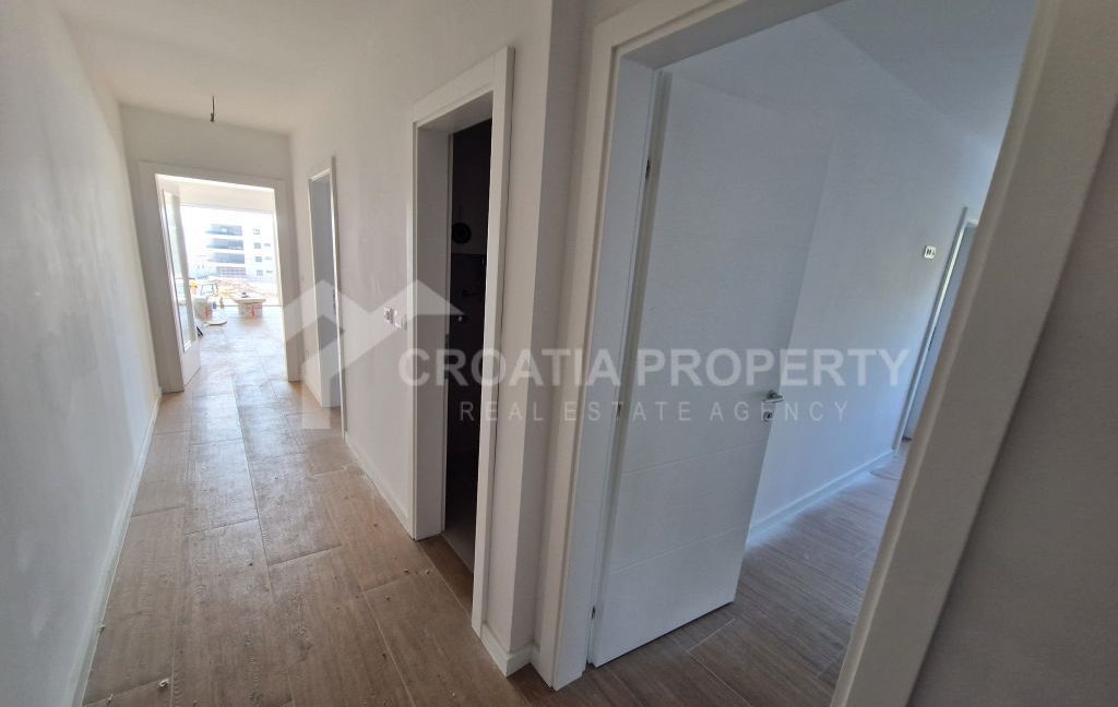 new seaside apartment with big terrace seget (3)