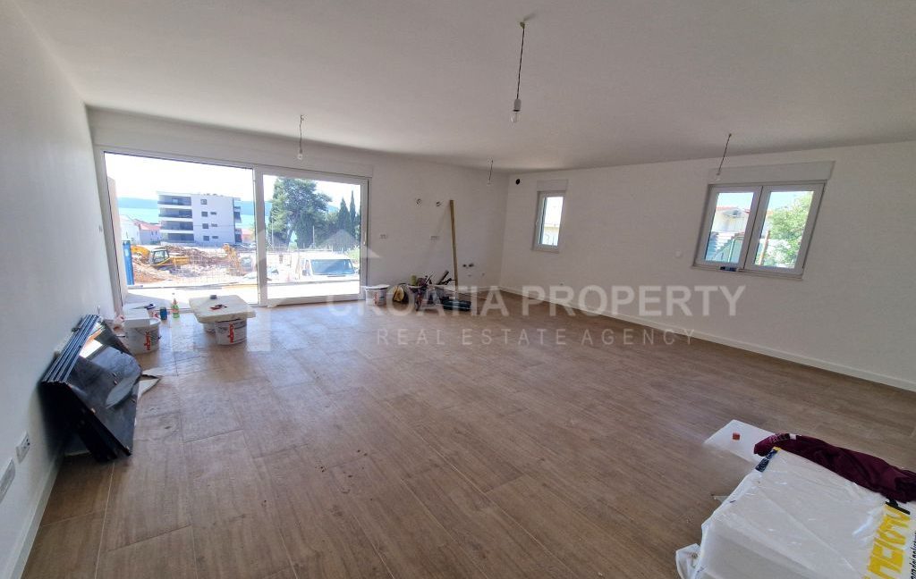 new seaside apartment with big terrace seget (4)