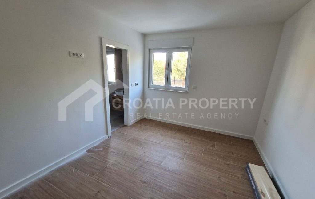 new seaside apartment with big terrace seget (5)