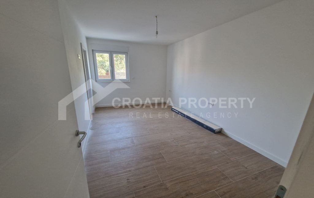 new seaside apartment with big terrace seget (6)