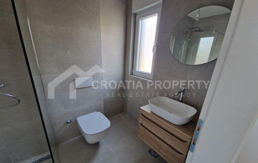 new seaside apartment with big terrace seget (7)