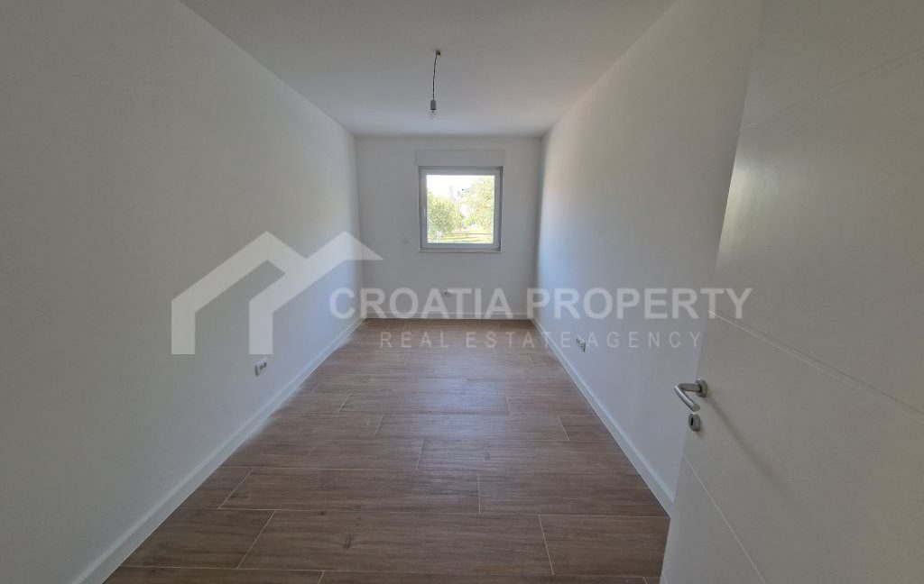 new seaside apartment with big terrace seget (8)