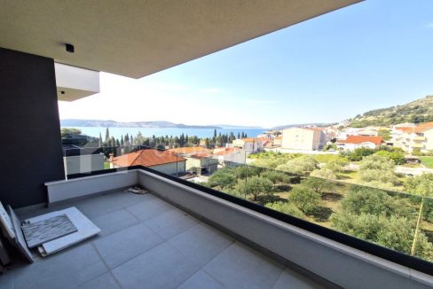 new seaside penthouse with a view seget - 3670 (1)
