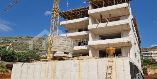 Novi prostrani apartman u blizini plaže Seget