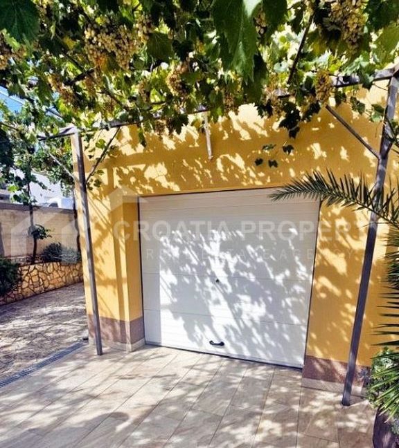 seaside house with spacious garden ciovo - 3660 (4)