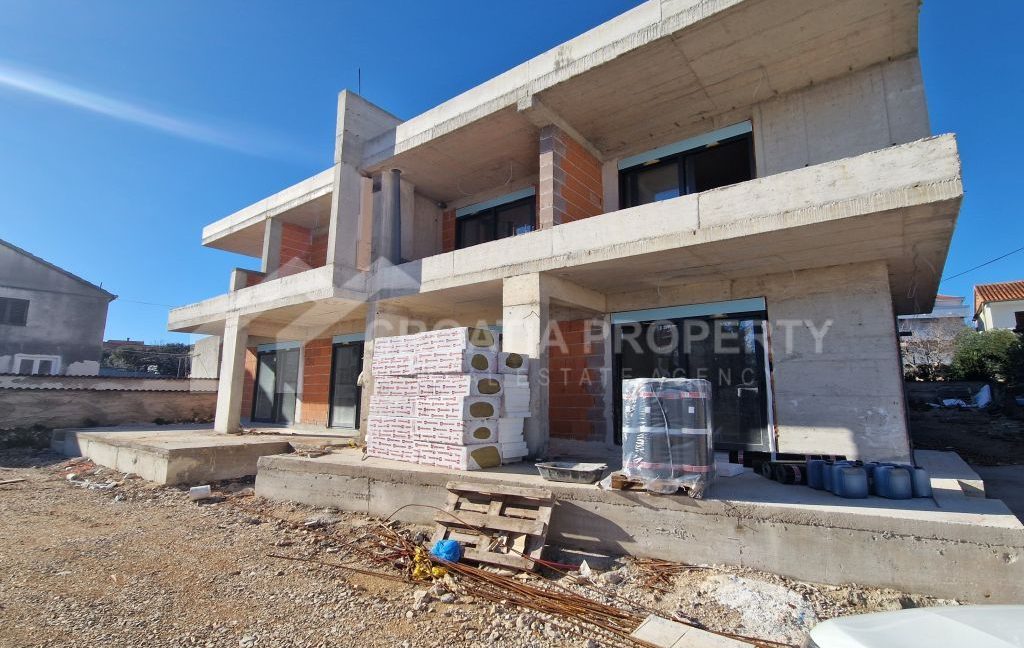 seaside spacious house with pool (2)