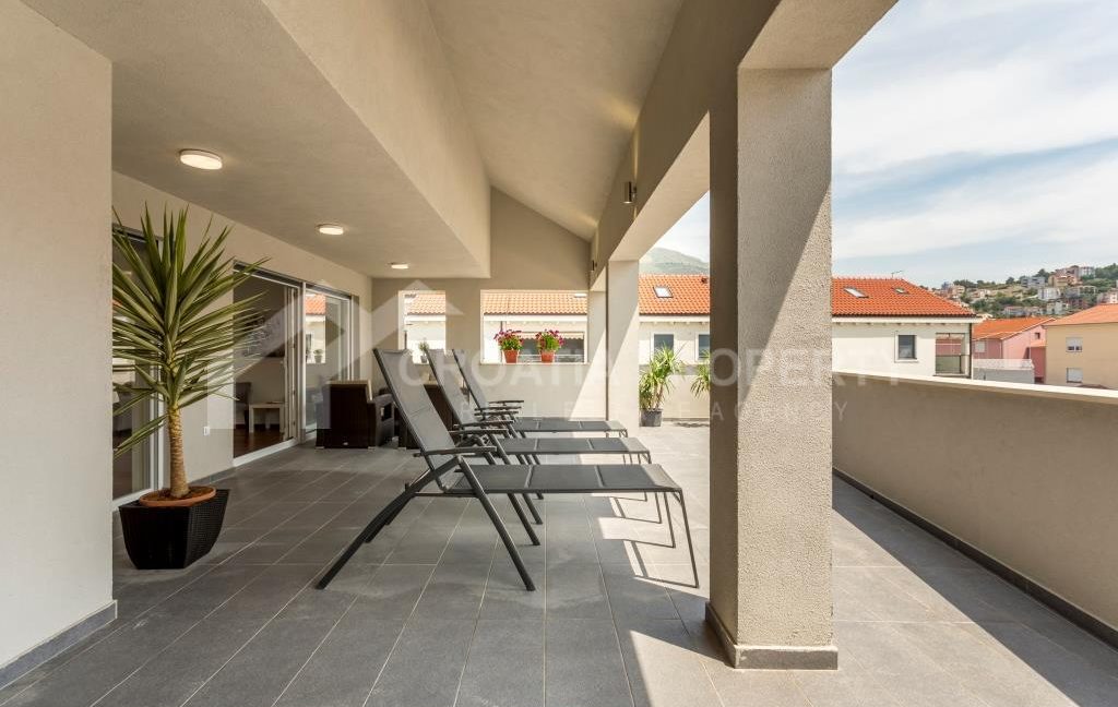 seaside three bedroom apartment podstrana (1)