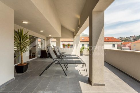 seaside three bedroom apartment podstrana - 3650 (1)