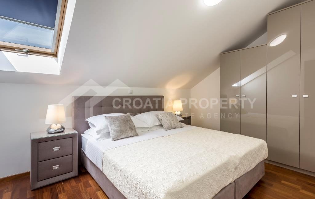 seaside three bedroom apartment podstrana (11)