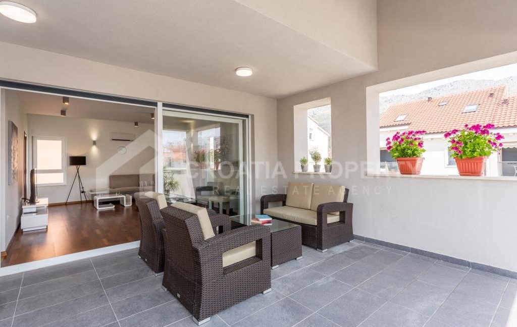 seaside three bedroom apartment podstrana (13)