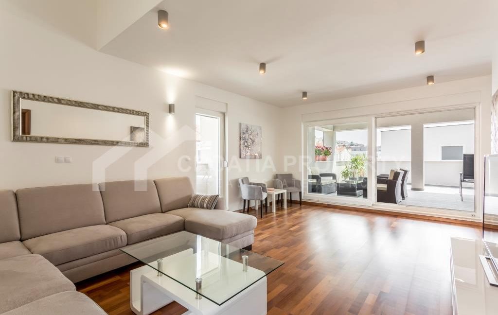 seaside three bedroom apartment podstrana (14)