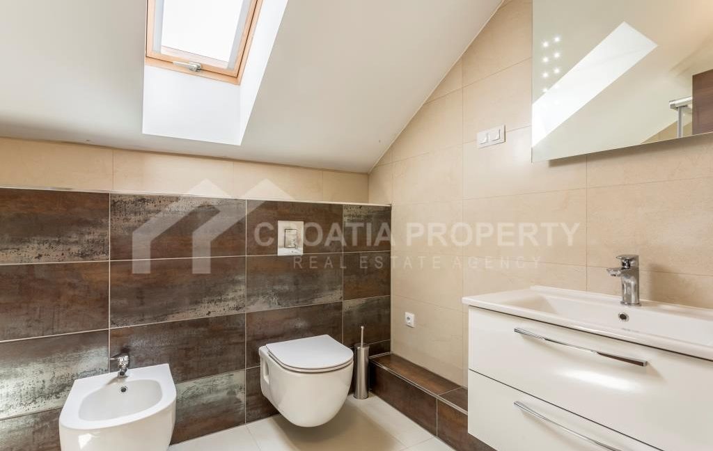 seaside three bedroom apartment podstrana (15)