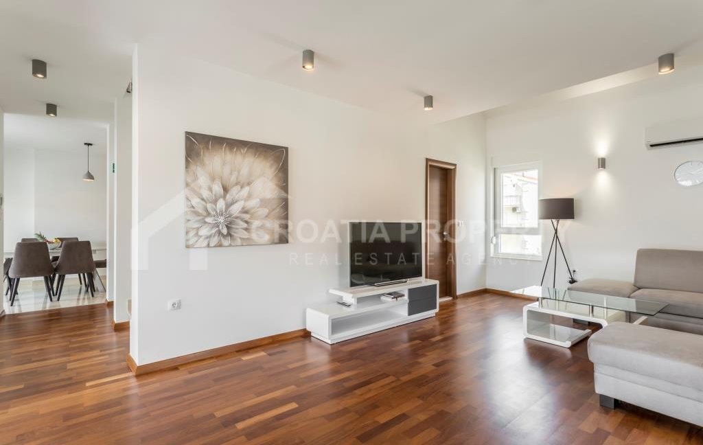 seaside three bedroom apartment podstrana (3)