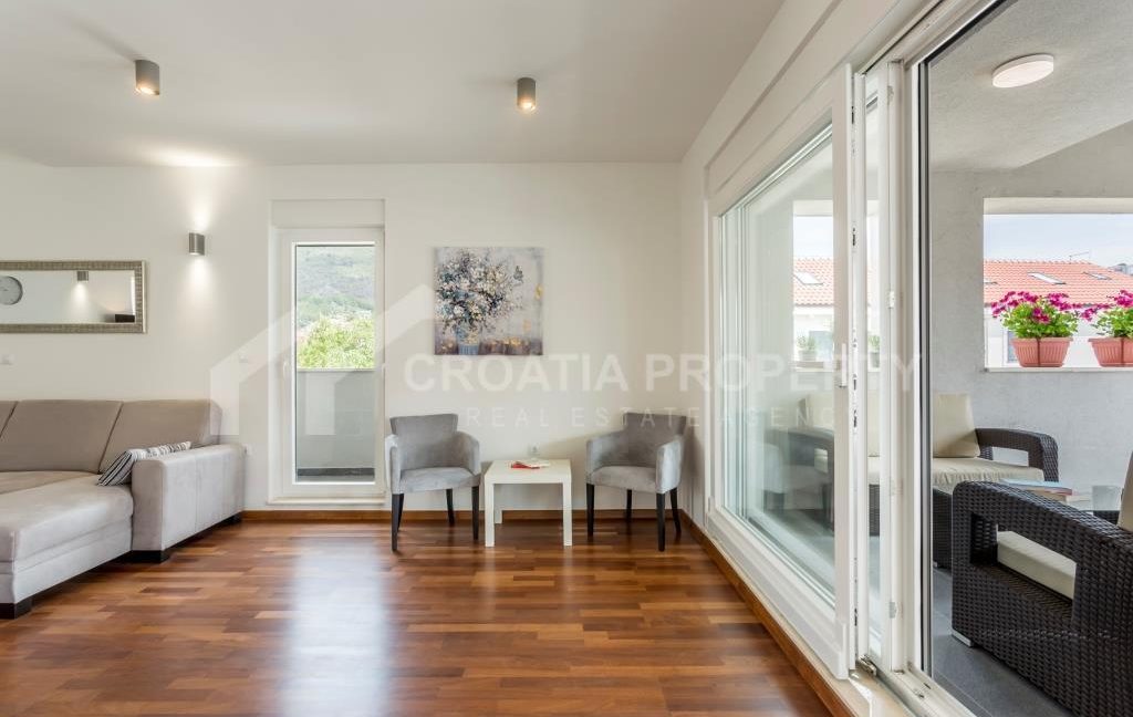 seaside three bedroom apartment podstrana (4)