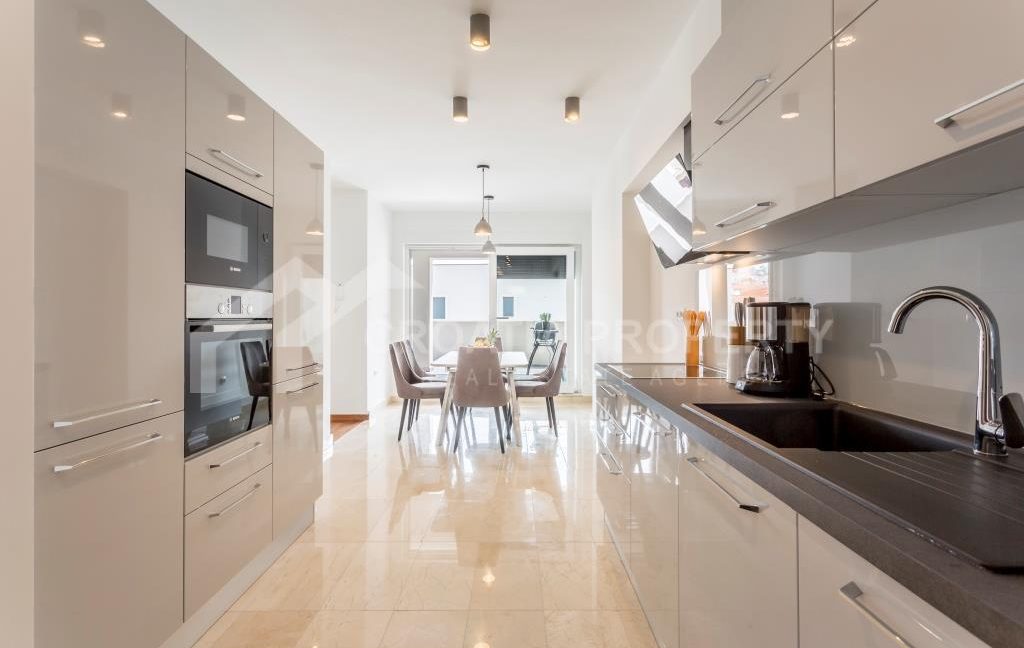 seaside three bedroom apartment podstrana (7)