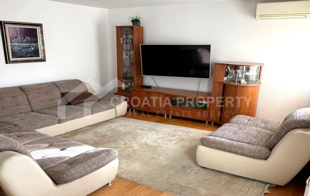 spacious apartment near the beach split - 3647 (1)