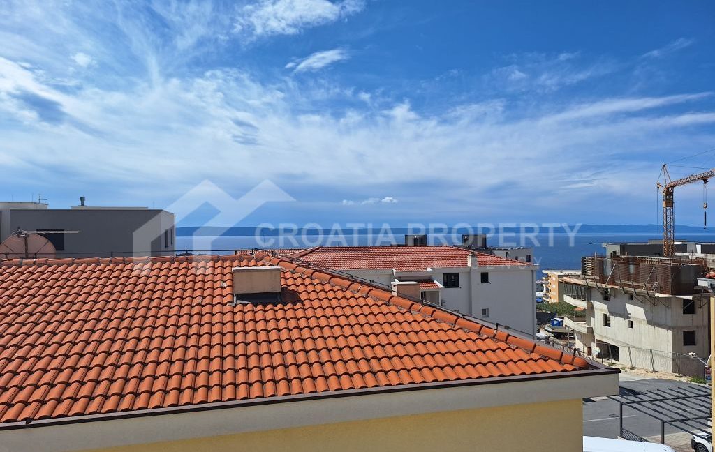 spacious apartment with parking space makarska (12)