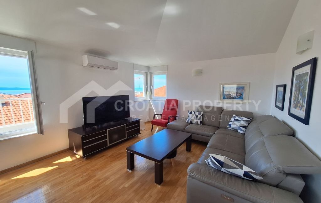 spacious apartment with parking space makarska (2)