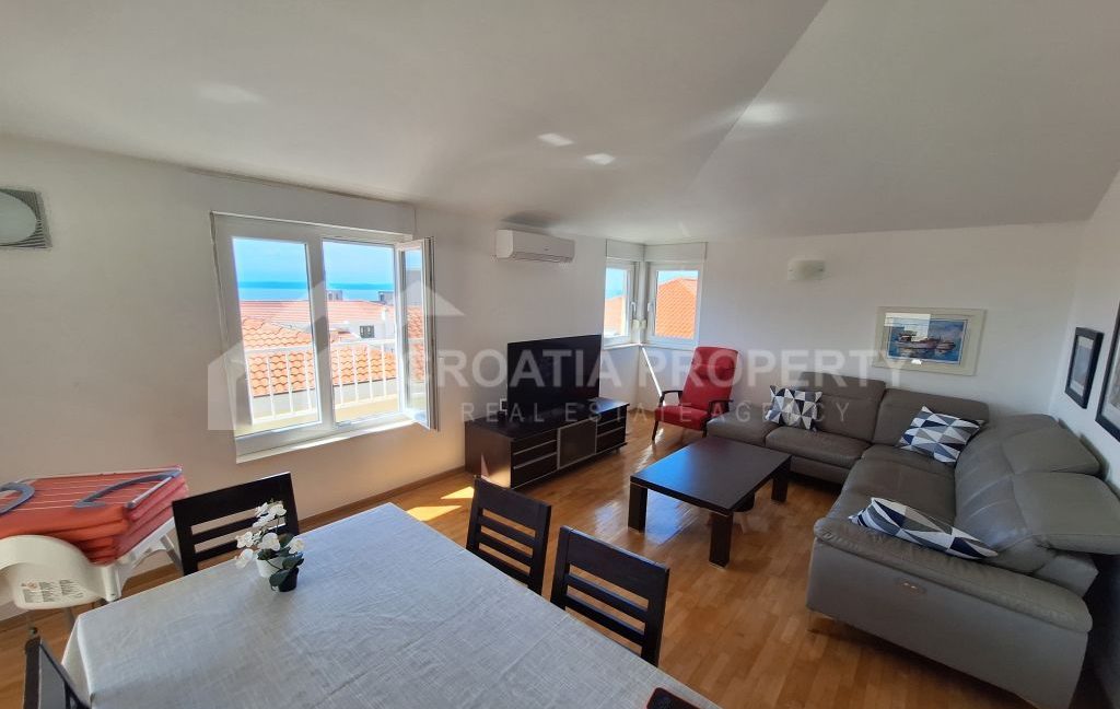 spacious apartment with parking space makarska (3)