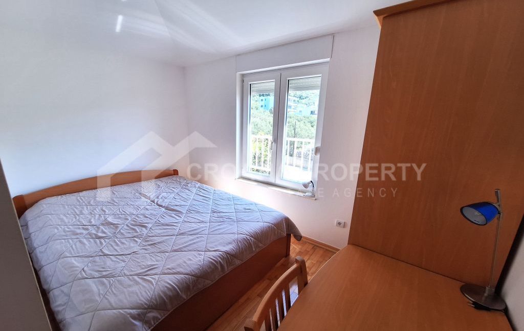 spacious apartment with parking space makarska (6)