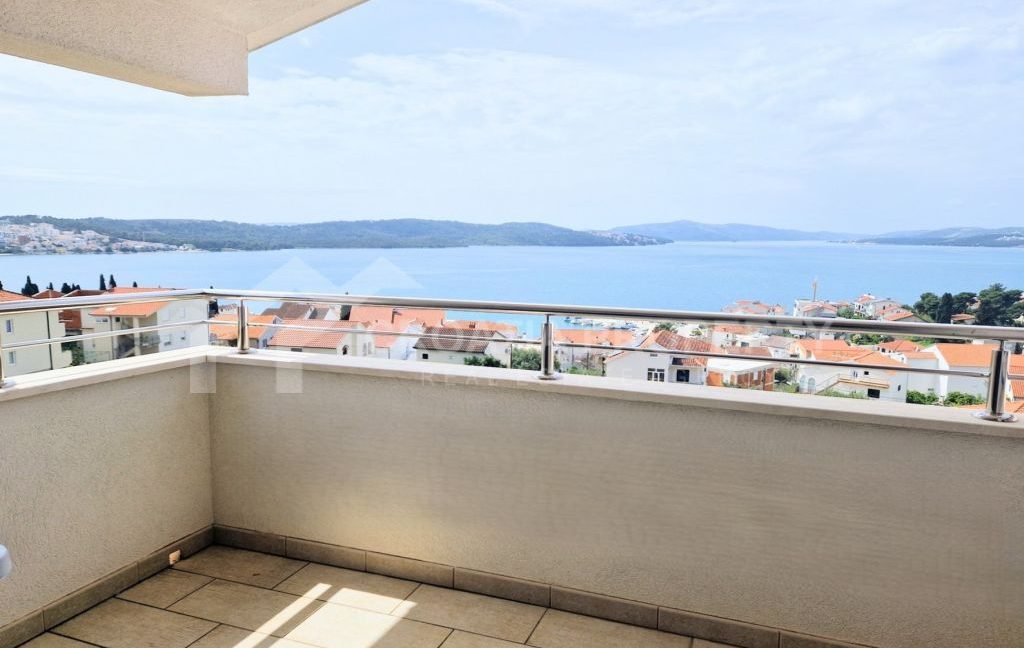 spacious apartment with sea view ciovo (1)