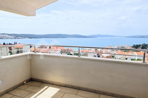 spacious apartment with sea view ciovo - 3666 (1)