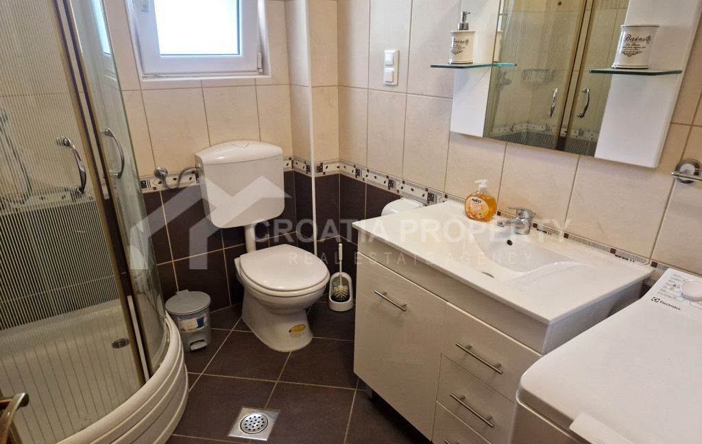 spacious apartment with sea view ciovo (11)