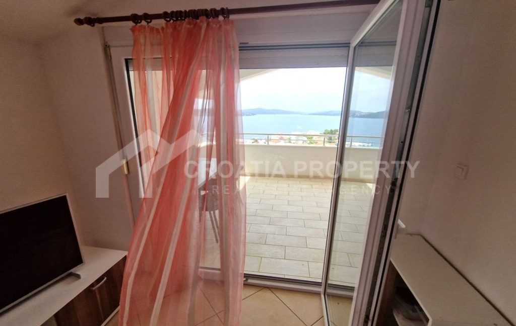 spacious apartment with sea view ciovo (6)