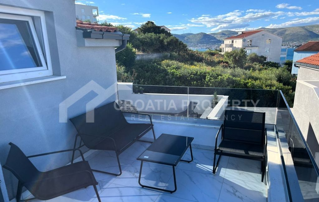 spacious detached house near the sea ciovo - 3667 (1)a ciovo (1)